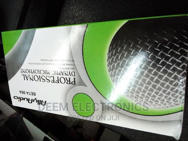 Professional Dynamic Microphone With Cable - thumbnail 3
