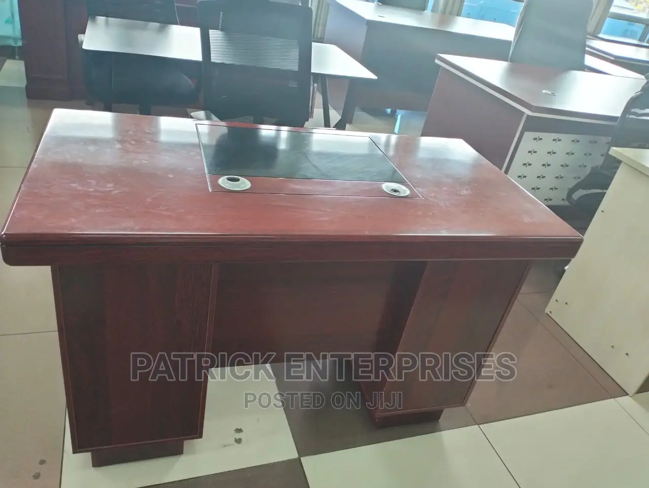Executive Office Desk 1.4 MTRS