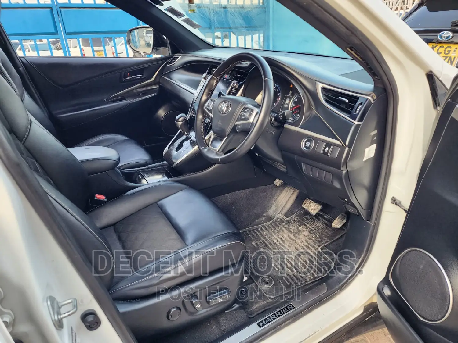 Toyota Harrier 2.0 4WD 2014 White