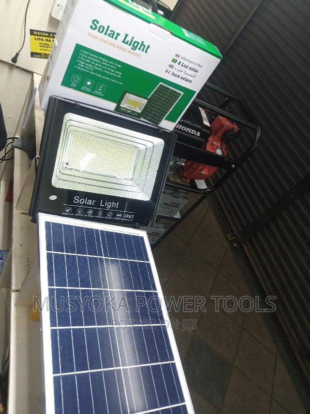 300 Watts Solar Floodlight
Ip67 - main view