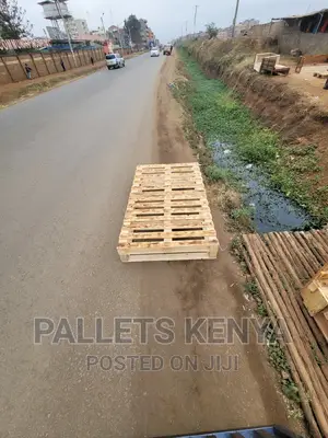 King Size Pallet Bed With 8" MOKO Mattress