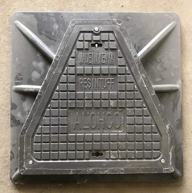 Resinturf Triangular Manhole Cover -700*700mm - thumbnail 3