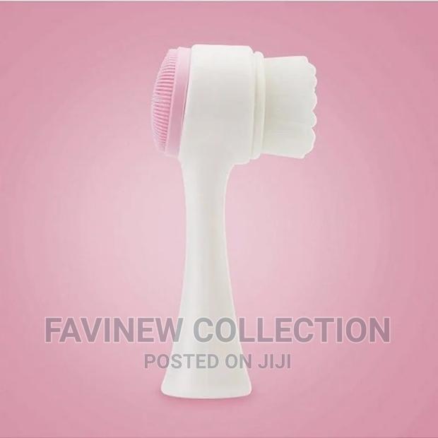 Double Sided Exfoliating Facial Brush - thumbnail 3