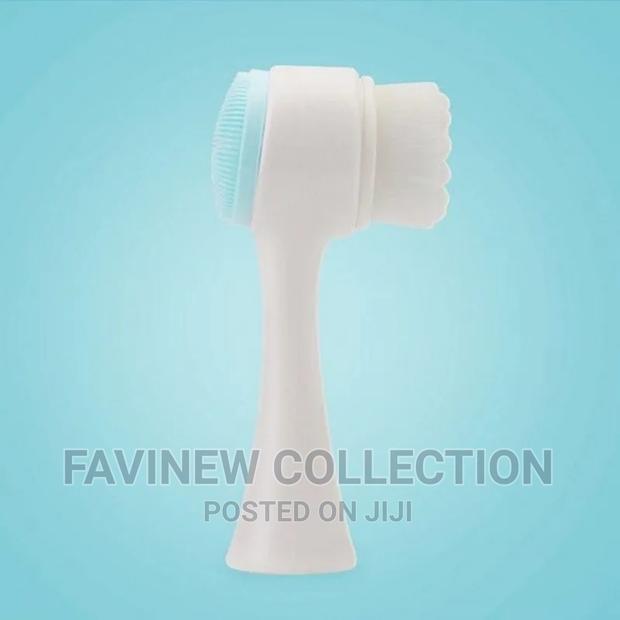 Double Sided Exfoliating Facial Brush - thumbnail 2