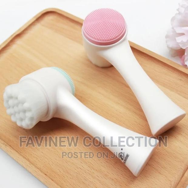 Double Sided Exfoliating Facial Brush - thumbnail 4