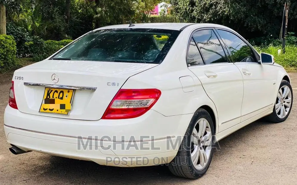 Mercedes-Benz C200 2011 Pearl