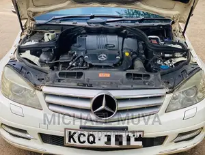 Mercedes-Benz C200 2011 Pearl