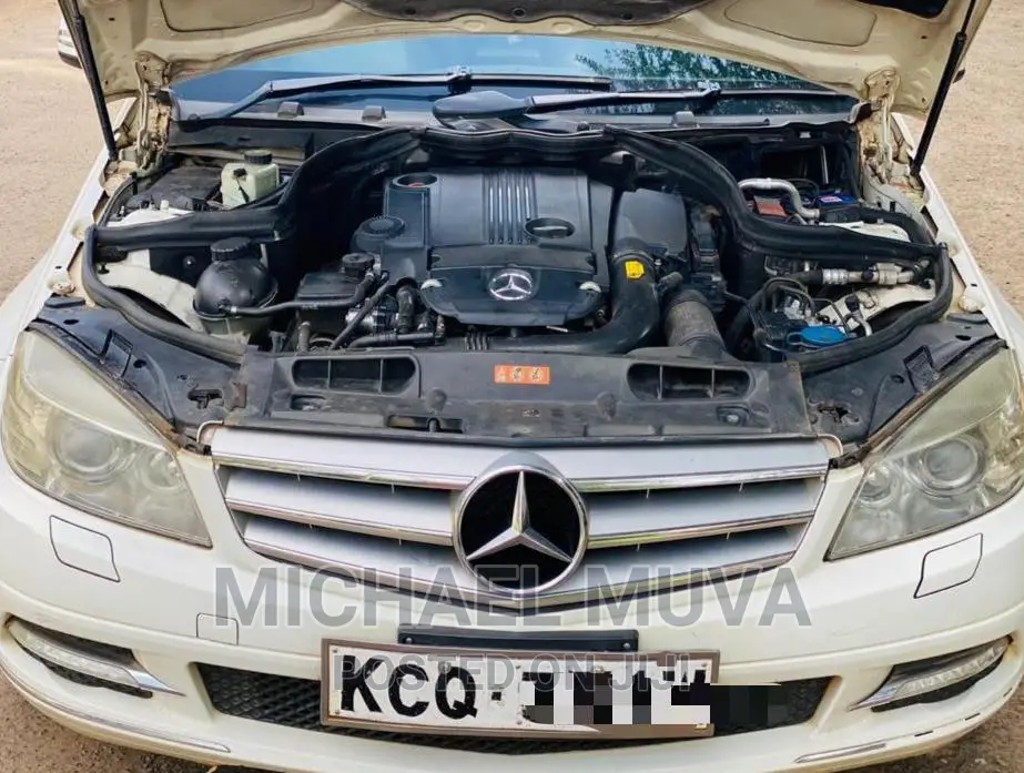 Mercedes-Benz C200 2011 Pearl