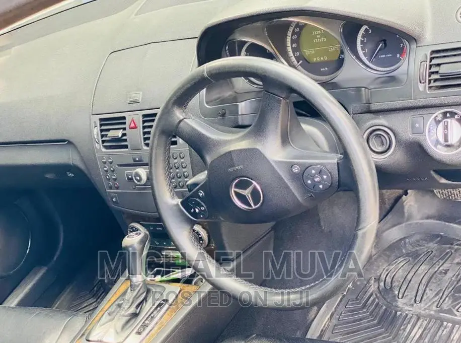 Mercedes-Benz C200 2011 Pearl