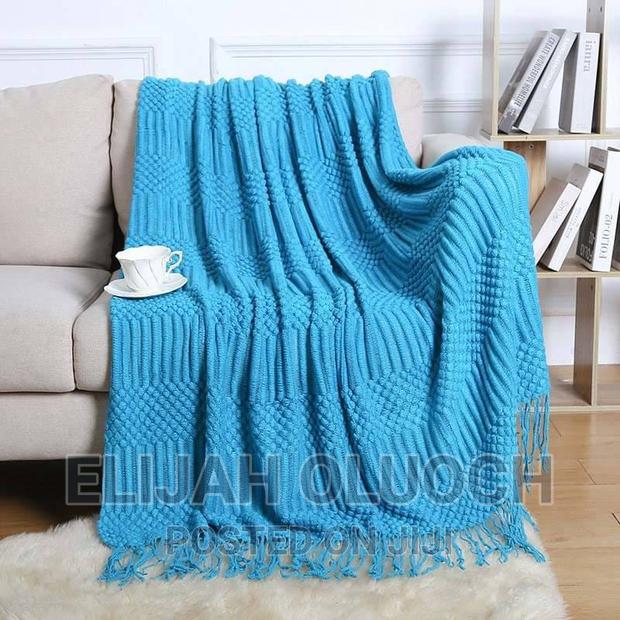 High Quality Knitted Throw Blankets With Tassal - thumbnail 2