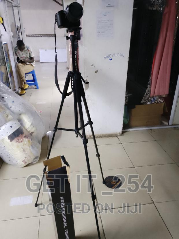 Professional Camera Tripod - thumbnail 2