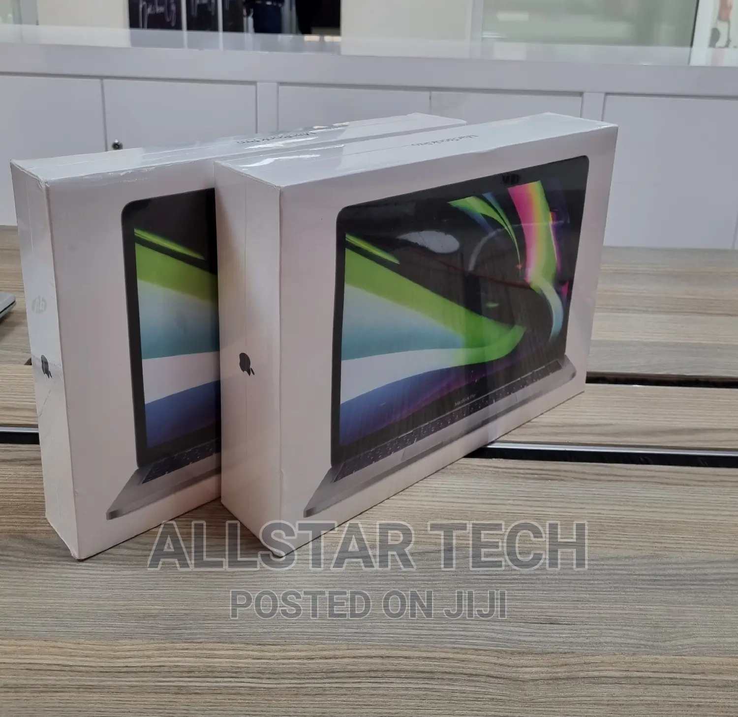 New Laptop Apple MacBook Pro 2022 M2 8GB Apple M2 SSD 256GB