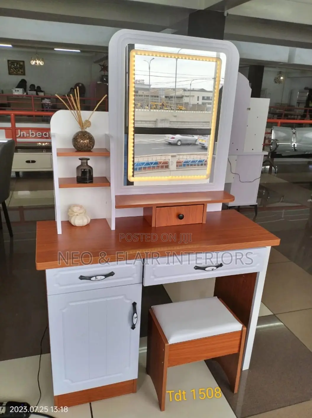 Dressing Table With LED Lights
