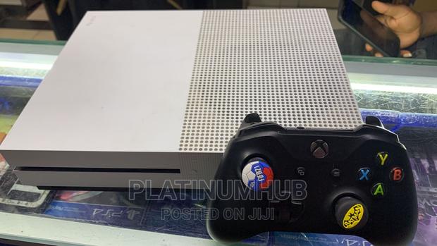 Xbox One S - main view