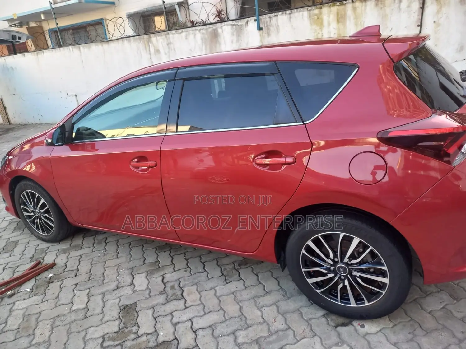 Toyota Auris 2016 Red