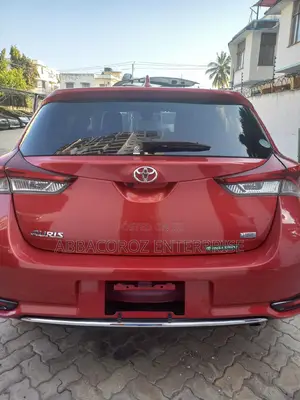 Toyota Auris 2016 Red