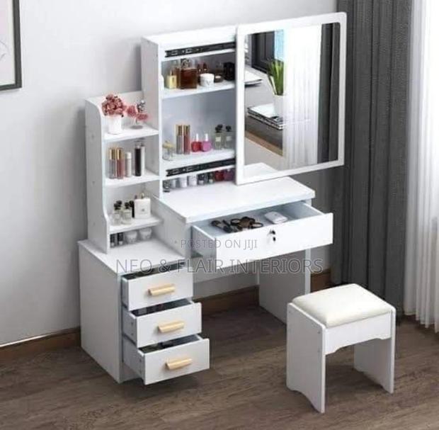 Dressing Table With Sliding Mirror - main view