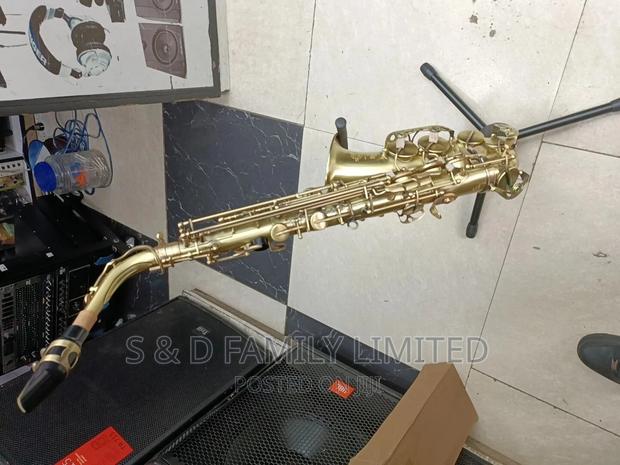 Selmer Alto Saxophone With Stand - thumbnail 2