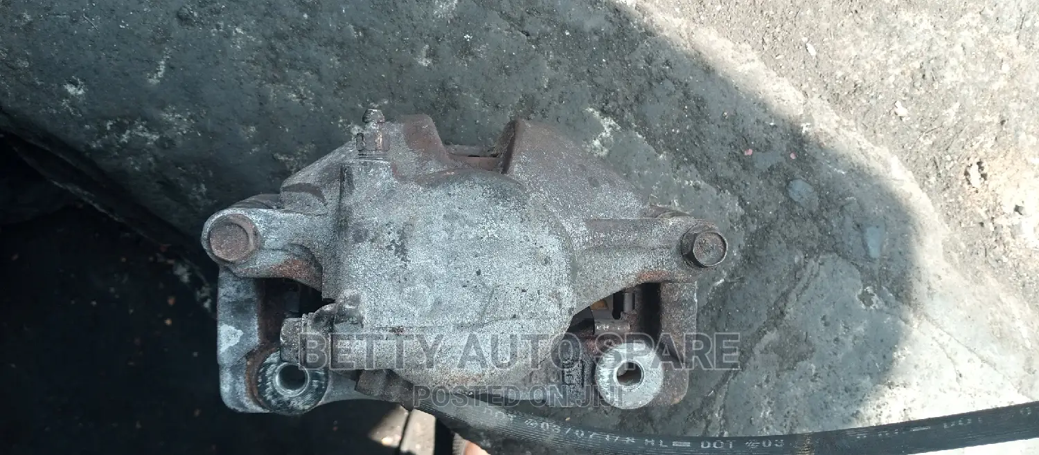 Toyota Hiace Front Caliper