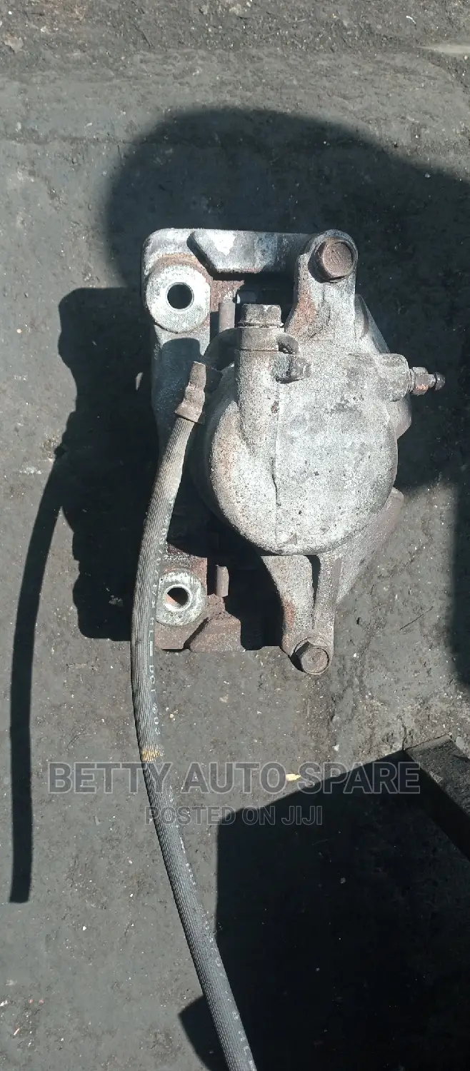 Toyota Hiace Front Caliper