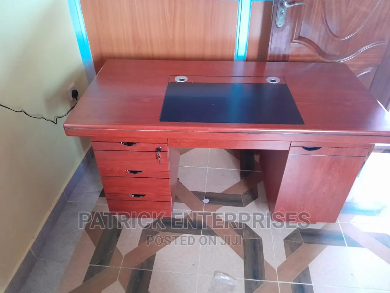 Executive Imported Office Desk 1.4 MTRS