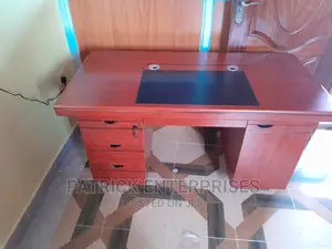 Executive Imported Office Desk 1.4 MTRS