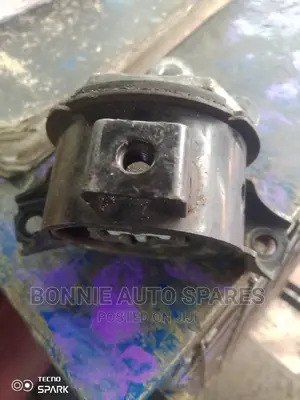 Nissan DAYZ Gearbox Mounting