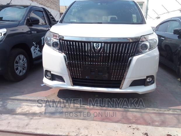 Toyota Esquire 2.0 AWD (8 seater) 2016 Pearl