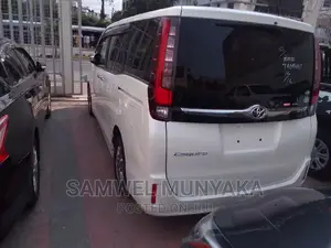 Toyota Esquire 2.0 AWD (8 seater) 2016 Pearl