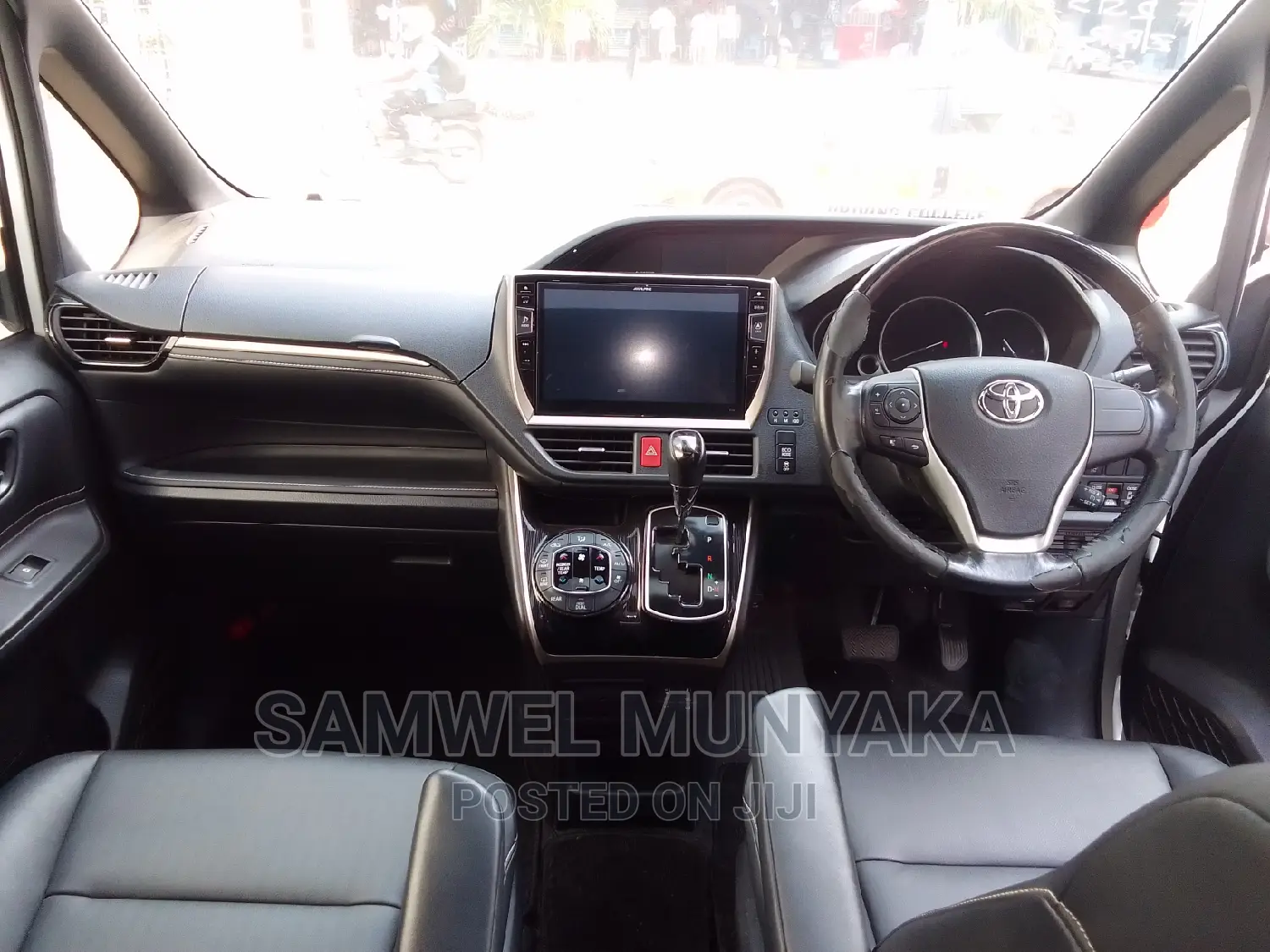 Toyota Esquire 2.0 AWD (8 seater) 2016 Pearl