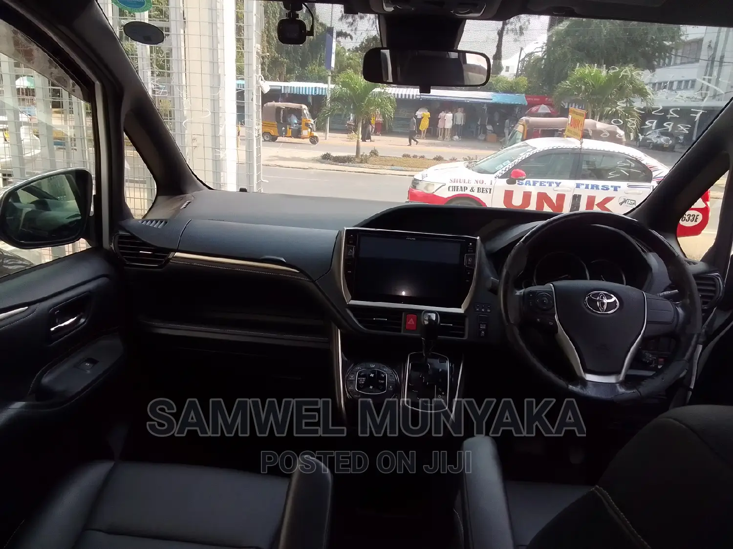 Toyota Esquire 2.0 AWD (8 seater) 2016 Pearl
