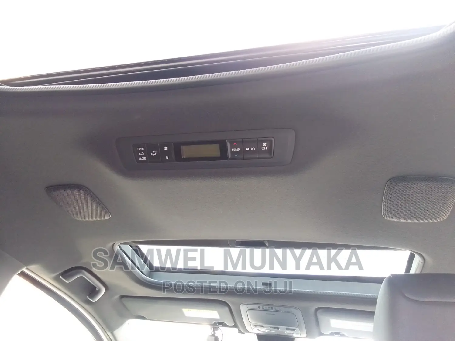 Toyota Esquire 2.0 AWD (8 seater) 2016 Pearl