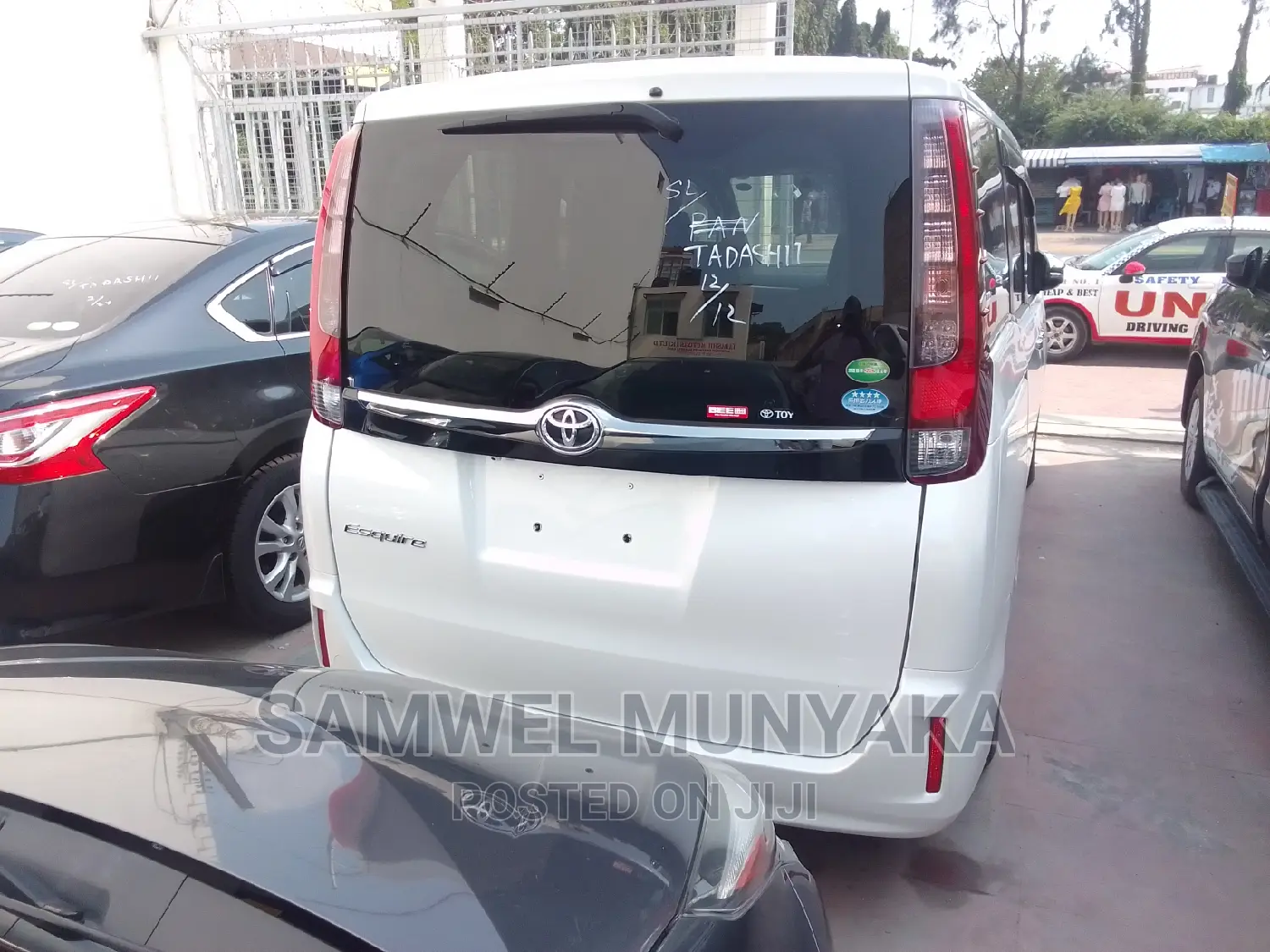 Toyota Esquire 2.0 AWD (8 seater) 2016 Pearl