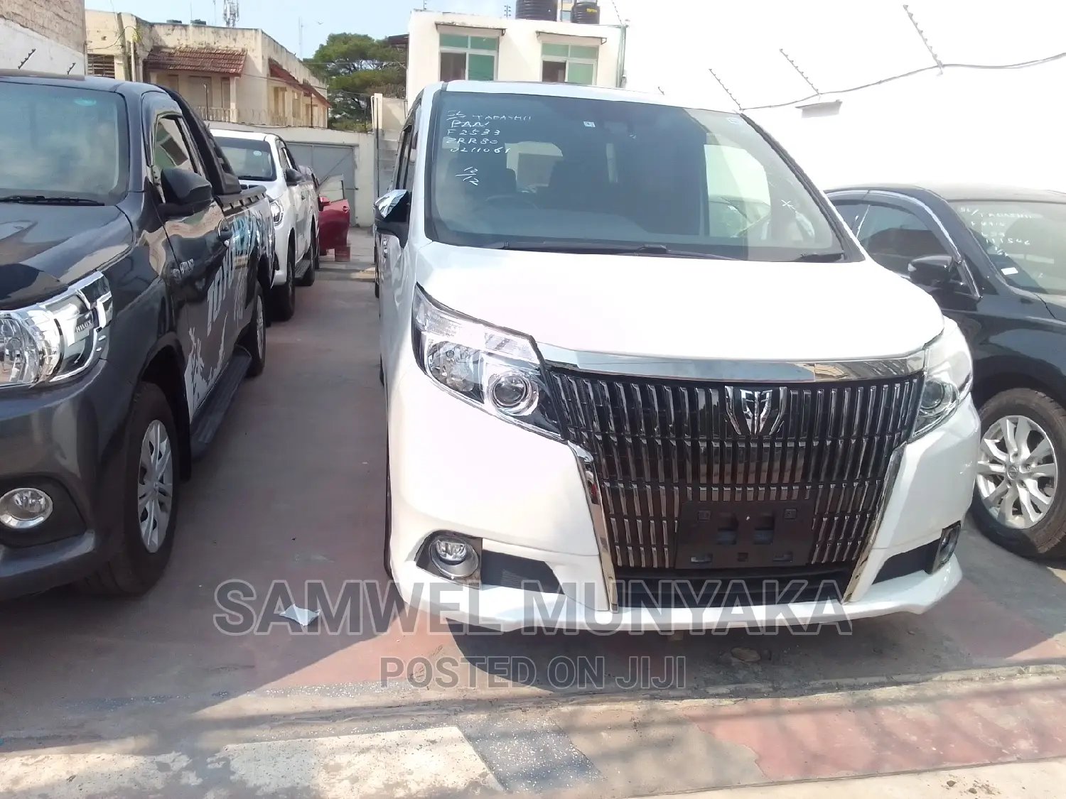 Toyota Esquire 2.0 AWD (8 seater) 2016 Pearl