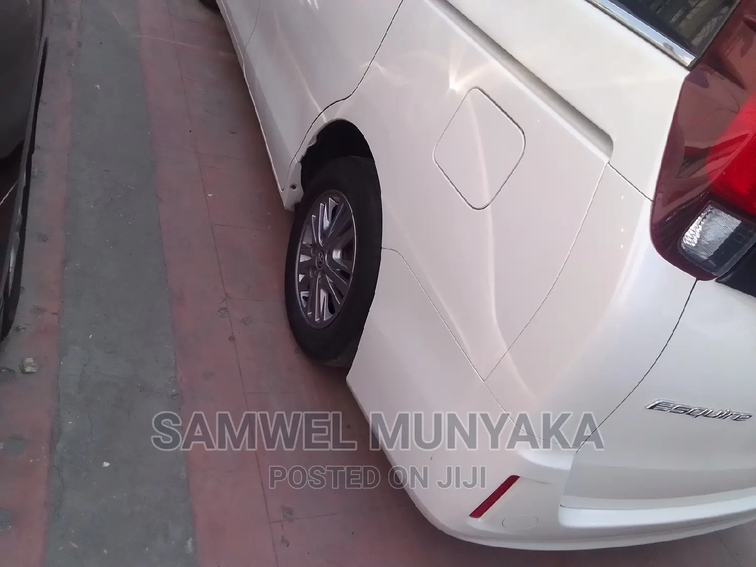 Toyota Esquire 2.0 AWD (8 seater) 2016 Pearl
