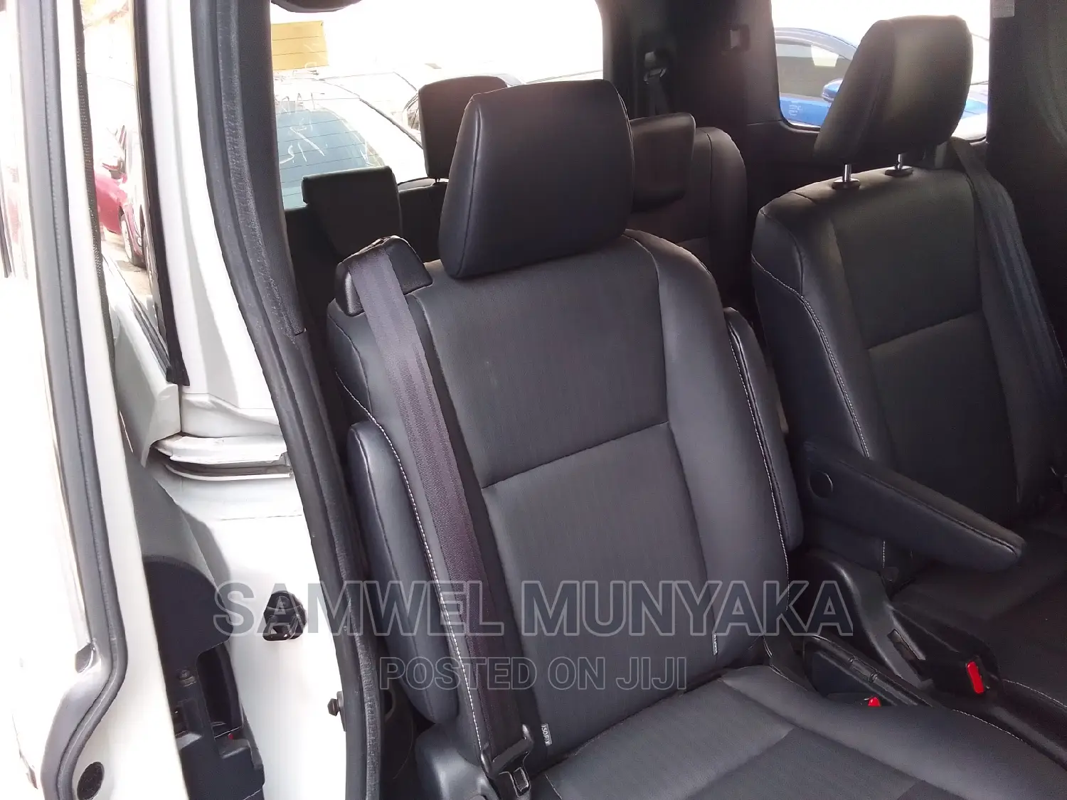 Toyota Esquire 2.0 AWD (8 seater) 2016 Pearl