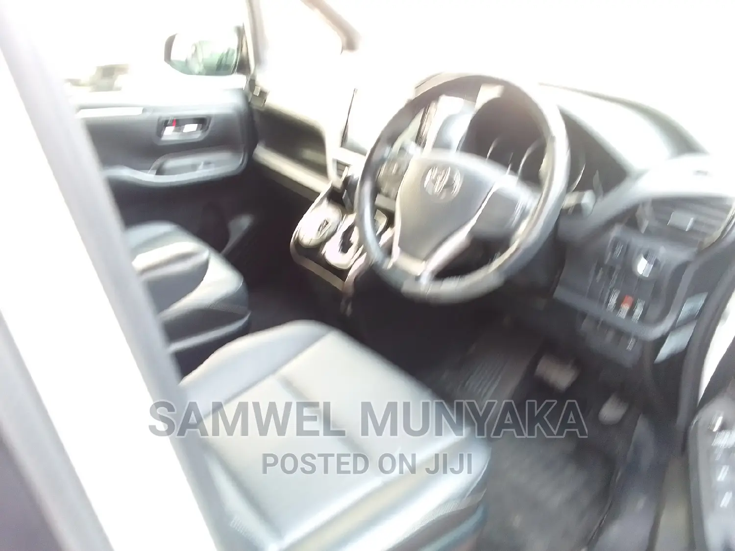 Toyota Esquire 2.0 AWD (8 seater) 2016 Pearl