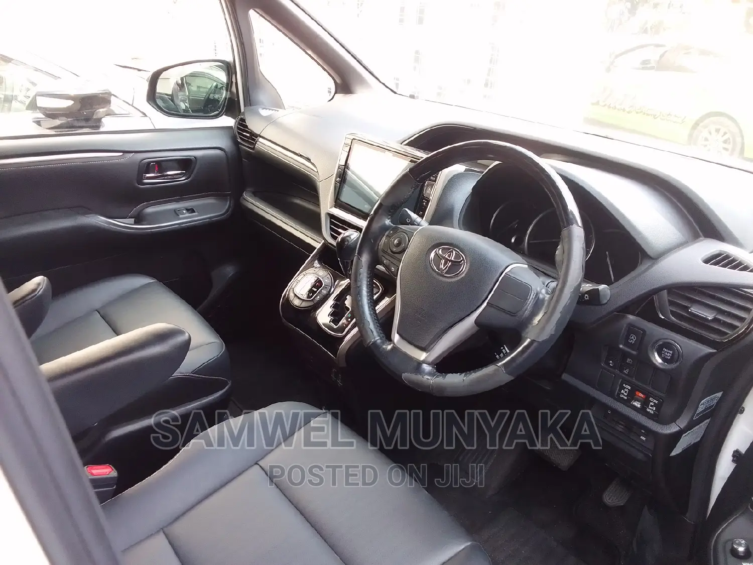 Toyota Esquire 2.0 AWD (8 seater) 2016 Pearl