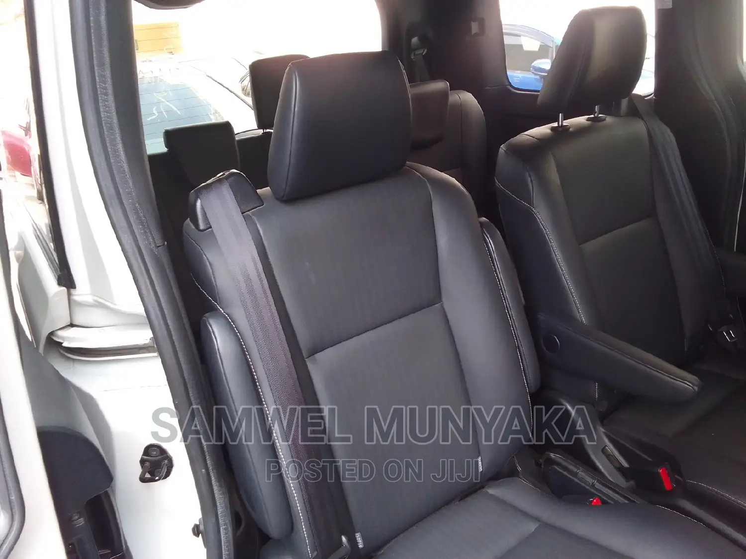 Toyota Esquire 2.0 AWD (8 seater) 2016 Pearl