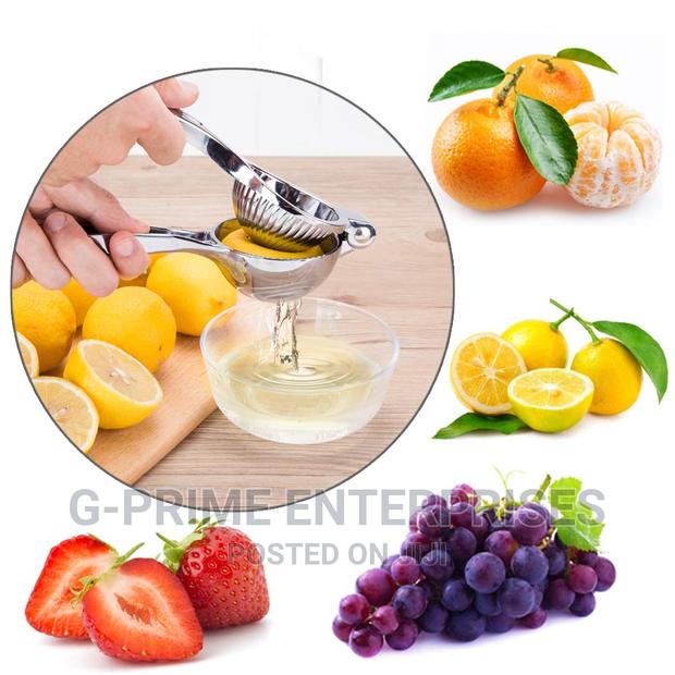Manual Lemon Squeezer - Metal Press Citrus Juicer - thumbnail 3