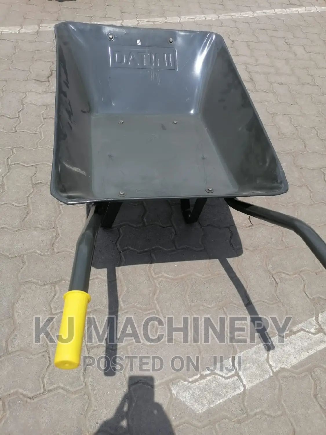 Wheelbarrow-Field Equipments and Tools-Easy to Use.