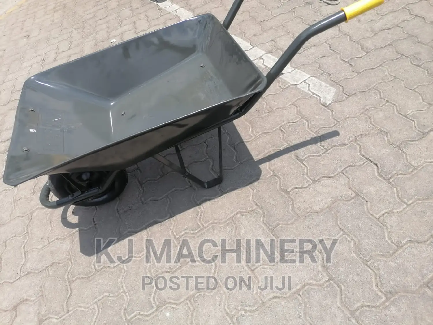 Wheelbarrow-Field Equipments and Tools-Easy to Use.