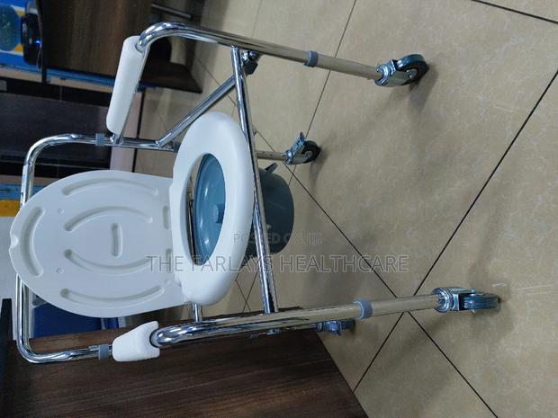 Commode Seat With Wheels. - thumbnail 3
