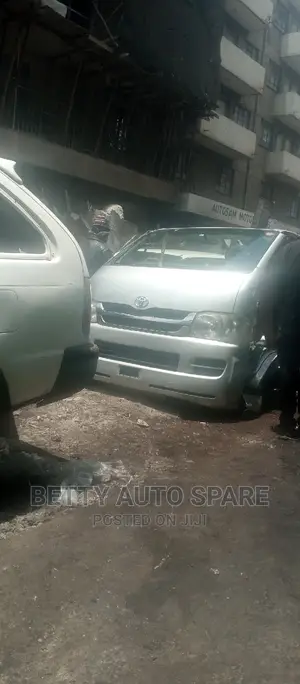 Toyota Hiace Nosecut