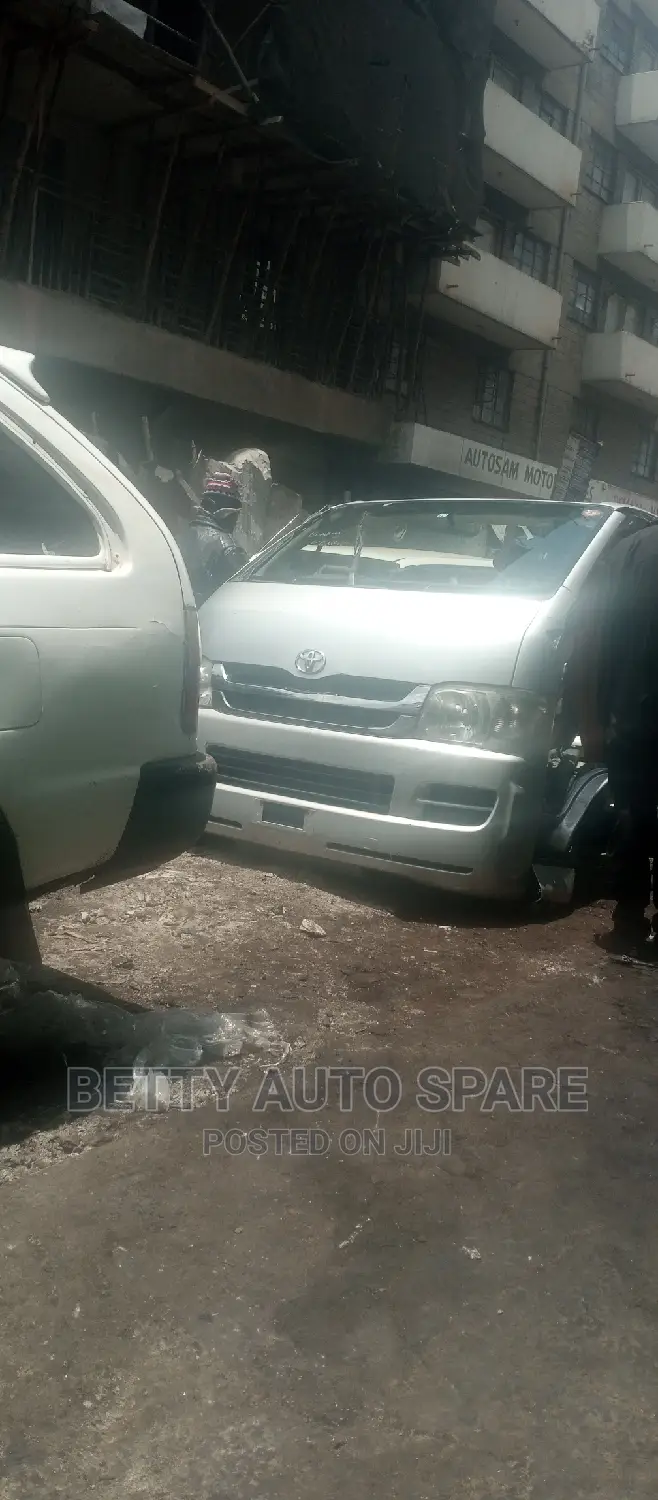 Toyota Hiace Nosecut