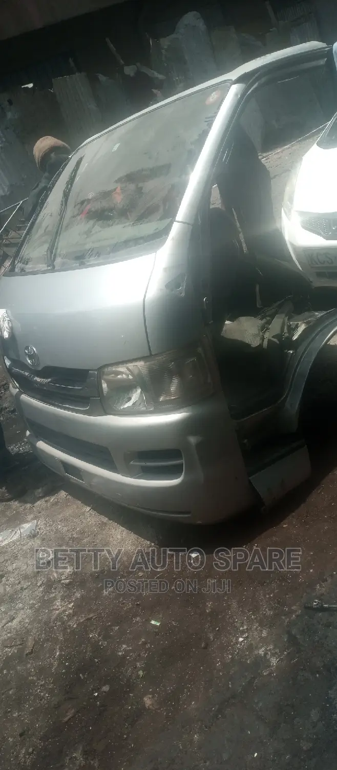 Toyota Hiace Nosecut