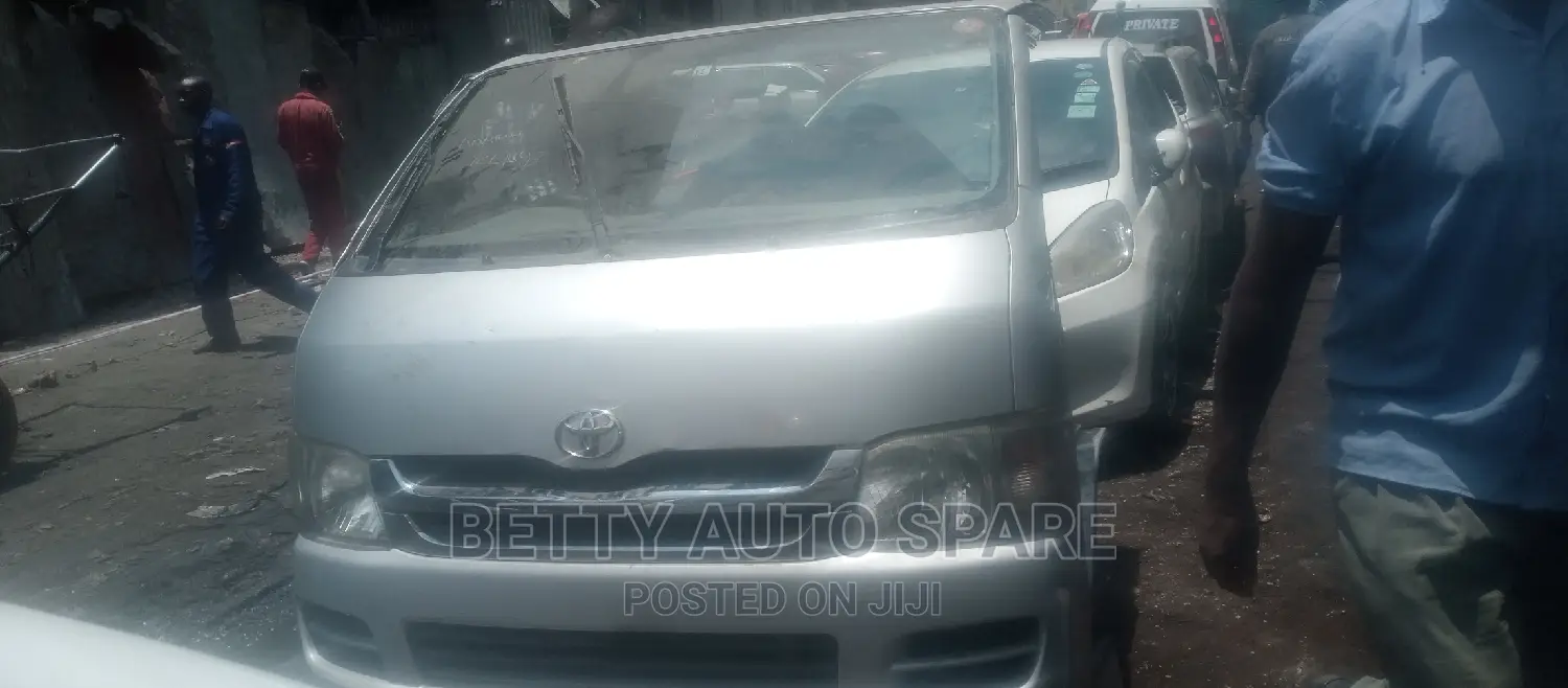 Toyota Hiace Nosecut