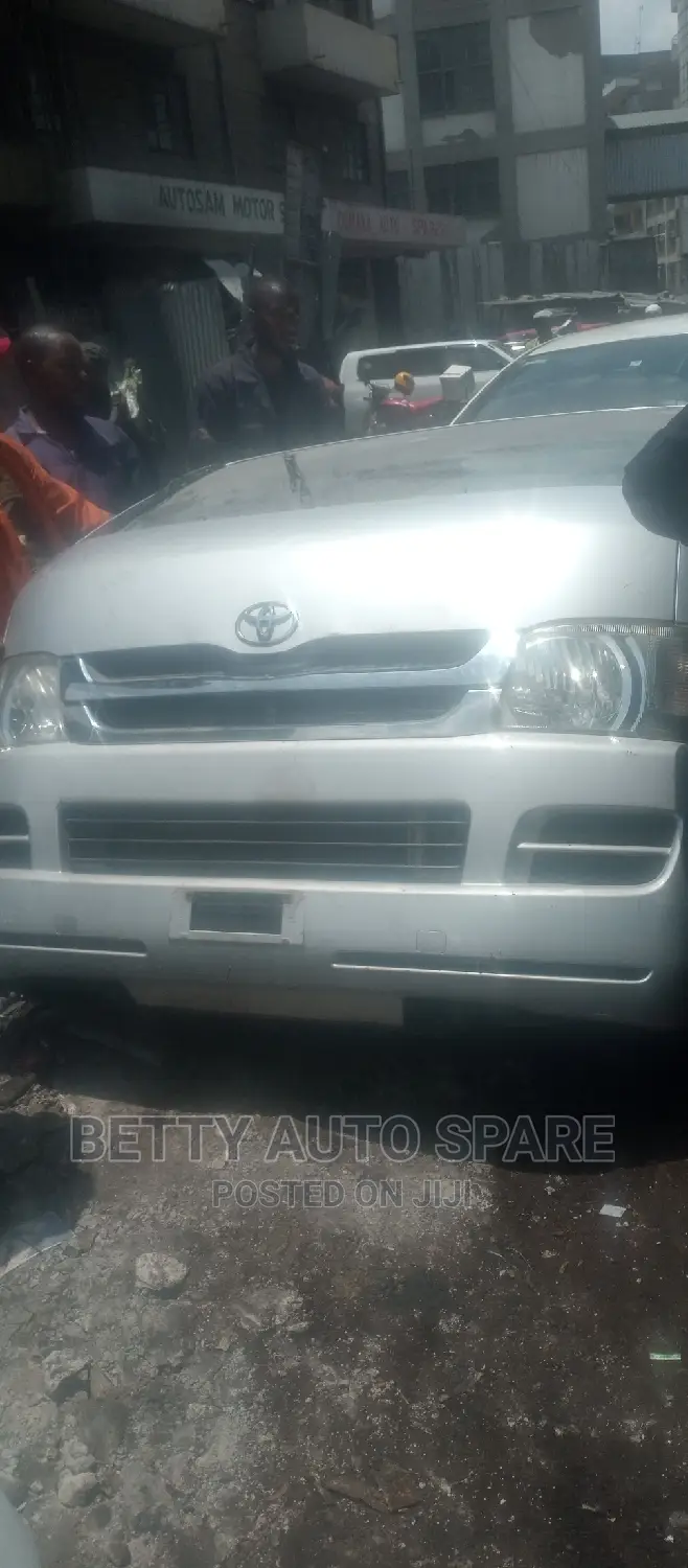 Toyota Hiace Nosecut