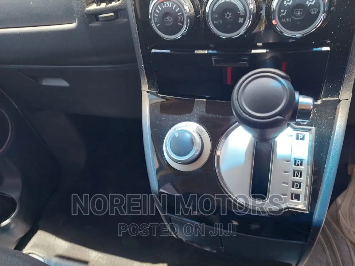 Mitsubishi Delica 2016 Silver