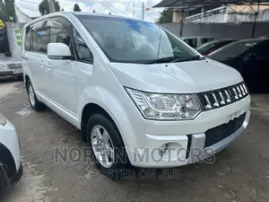 Mitsubishi Delica 2016 Off white